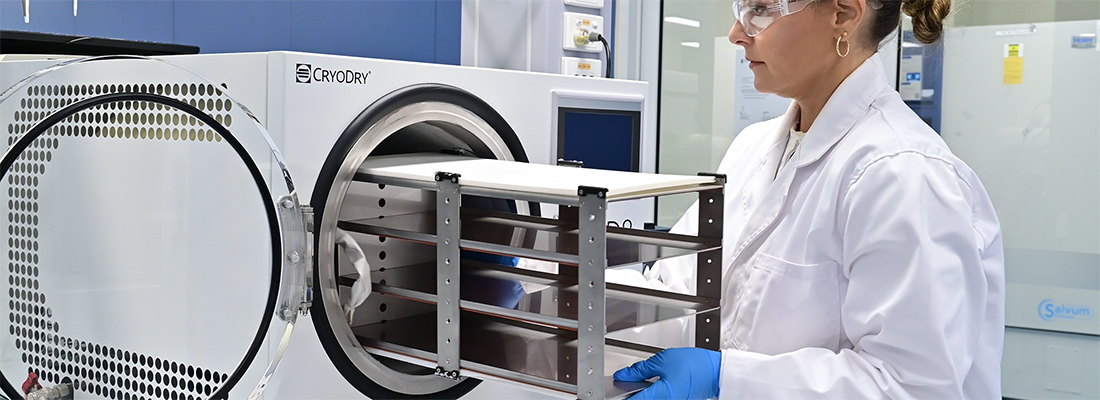 benchtop-freeze-dryer-changing-the-shelf-configuration-1100x400-1