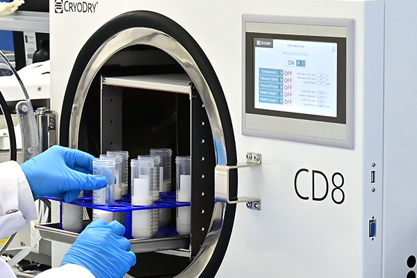 When it comes to freeze drying, benchtop freeze dryers offer a convenient and efficient solution for individuals and small-scale operations. These compact units allow for the preservation of food, pharmaceuticals, and other sensitive materials without the need for large-scale industrial equipment. In this article, we will dive into the world of benchtop freeze dryers, with a focus on the CryoDry® CD8 as a reference point.